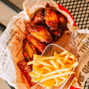4 Crispy Hot Wings & Chips